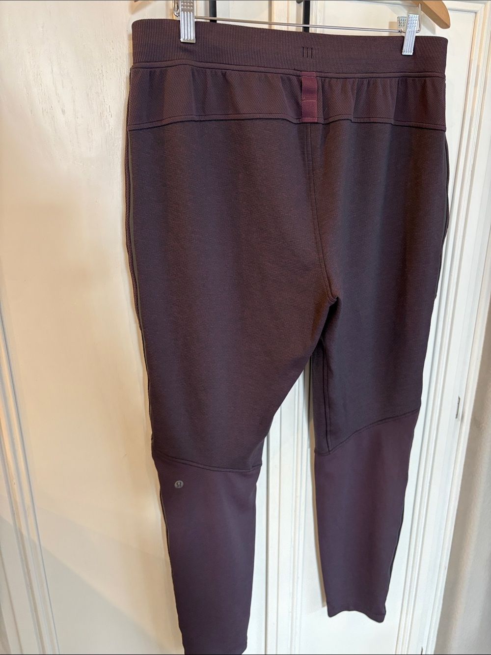 EUC Lululemon At Ease Jogger Mens X Large Burgundy Textured Knit Pants joggers